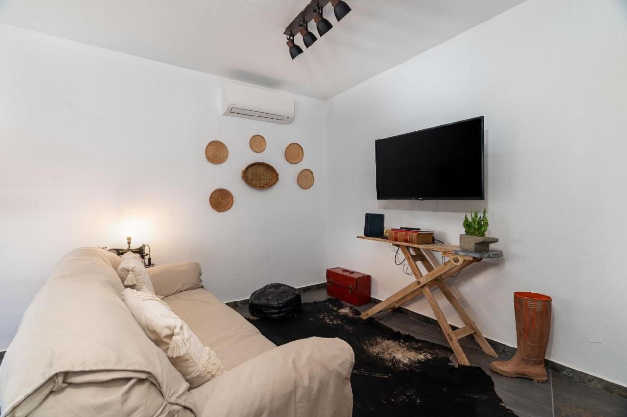 Casa Estabulo- Cozy Rustic Farmhouse Loft Touro Estombar Exterior photo