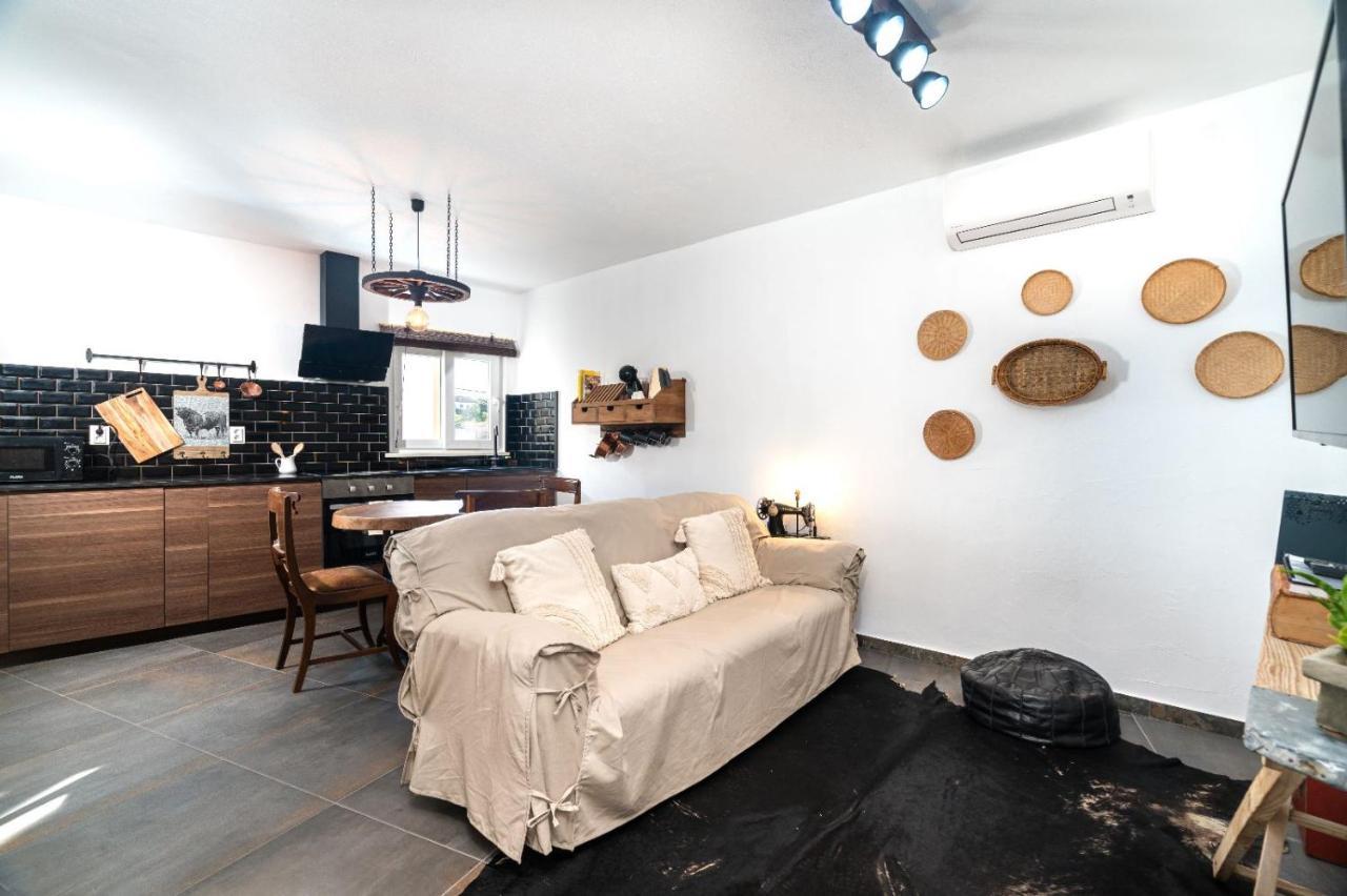 Casa Estabulo- Cozy Rustic Farmhouse Loft Touro Estombar Exterior photo