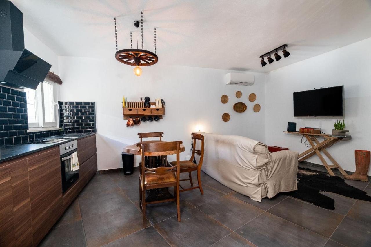 Casa Estabulo- Cozy Rustic Farmhouse Loft Touro Estombar Exterior photo